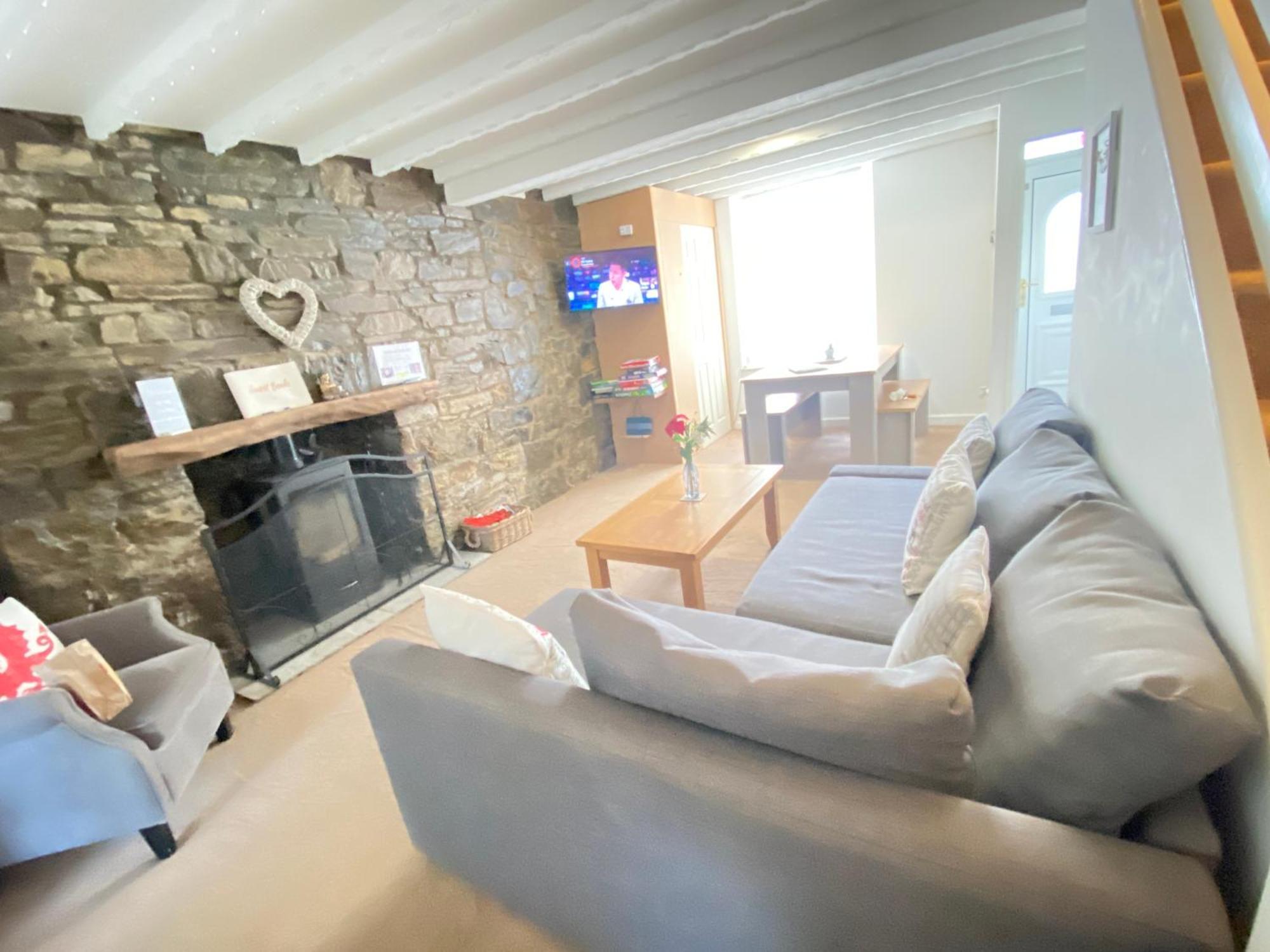The Cwtch, Log Fire, Sleeps 6, Nr Zip World, Brecon And Bike Park Wales Villa Aberdare Eksteriør billede
